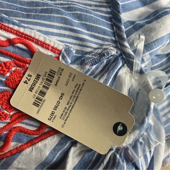 St John’s Bay Striped Floral Embroidered Crop Top size Medium - Picture 5 of 6